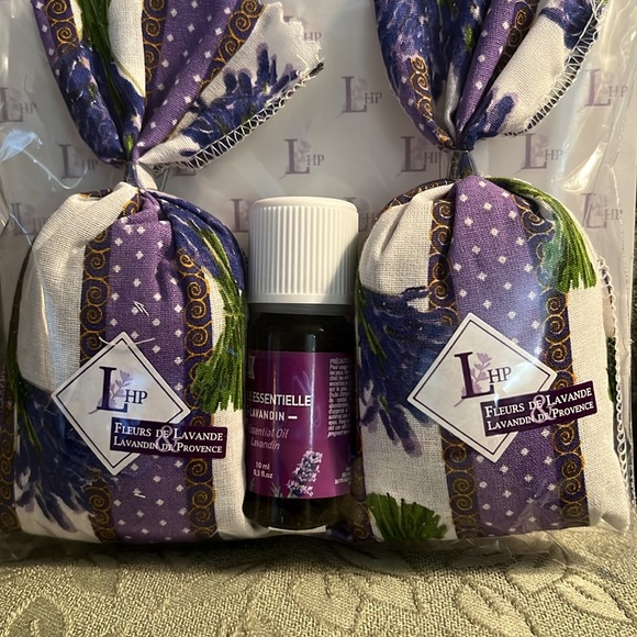 NWT 2 Lavender Sachets and Lavender Essential Oil - Picture 2 of 3